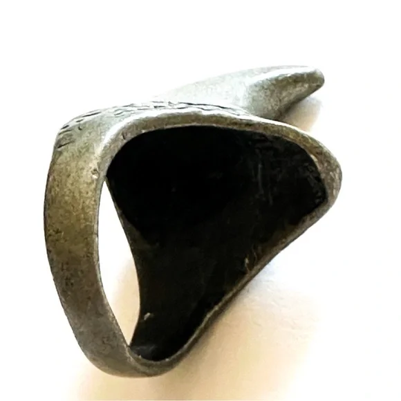Large Unique Vintage Pewter Claw Horn Shaped Ring 11